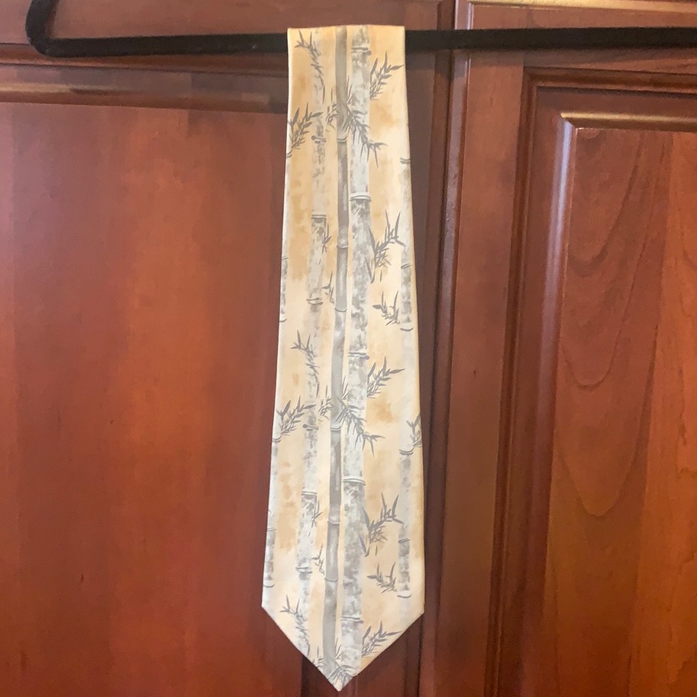 Tommy Bahama tie